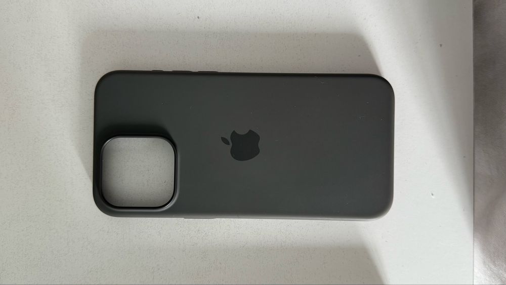 Oryginalne etui na IPhone 15 Pro Max z MagSafe