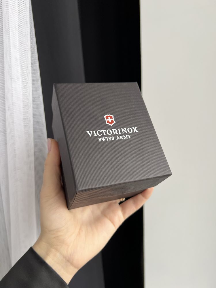 Швейцарський годинник VICTORINOX SWISS ARMY