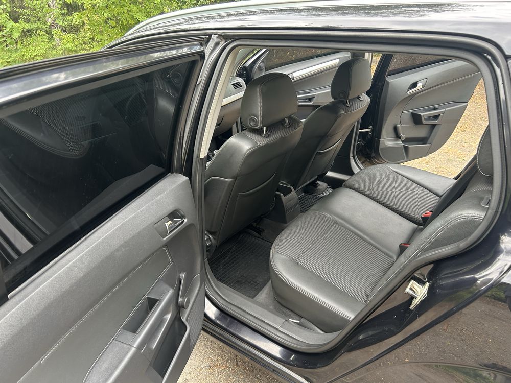 Opel Astra H в гарному стані