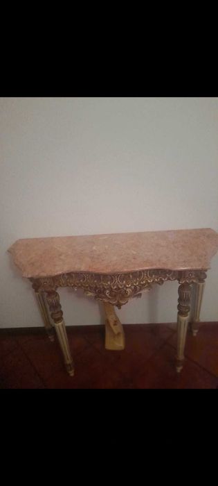 Espelho e mesa dourado