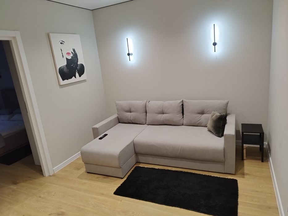 Здам надовго 2  кімнатну в центрі міста