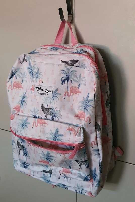 Piękny plecak szkolny nowy w flamingi dla dziewczynki.