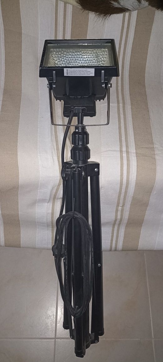 Projector de luz com tripé
