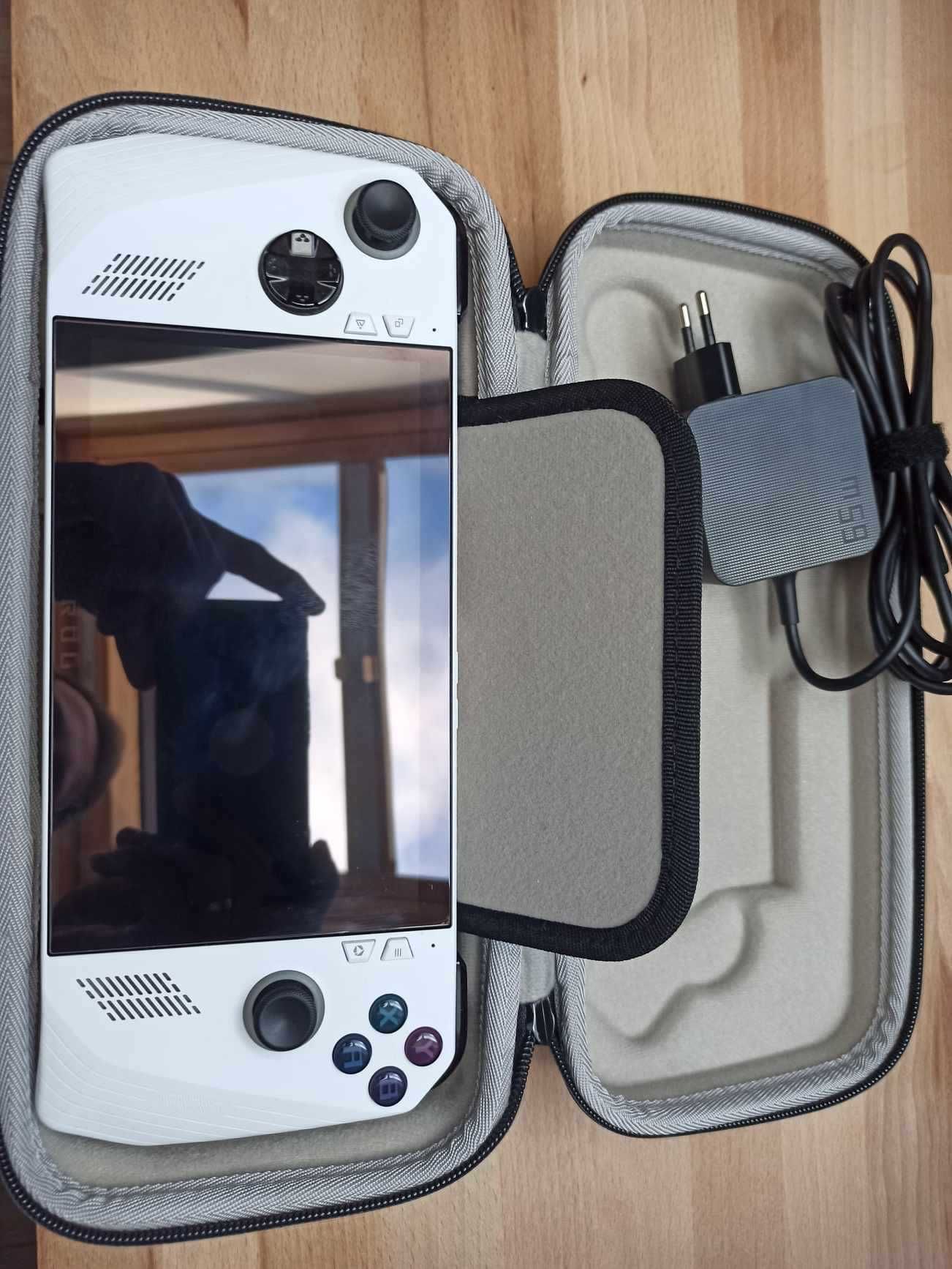 Konsola ROG Ally Z1 Extreme – w idealnym stanie