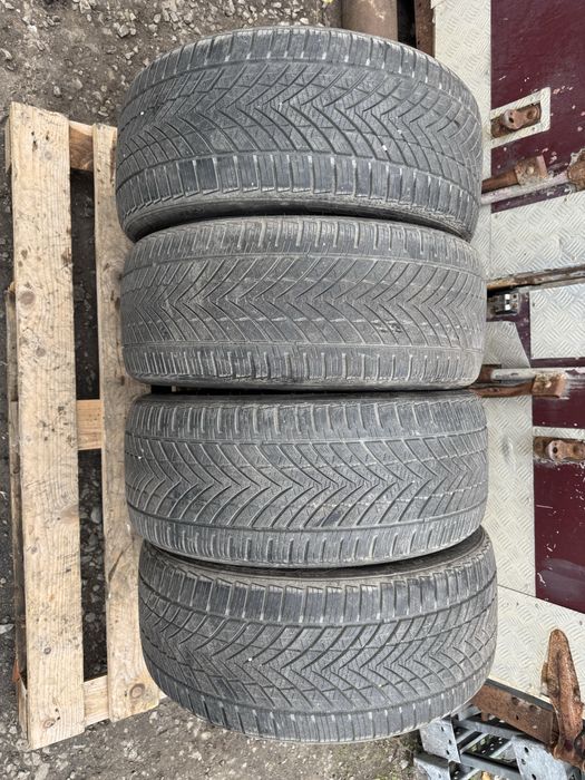 Автошина 225.40.18