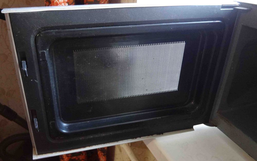 Микроволновая печь Panasonic NN-GD376S рабочая