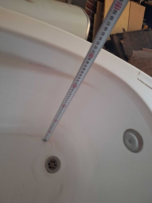 Banheira de Canto c/ 134x134x50cm (medidas exteriores)