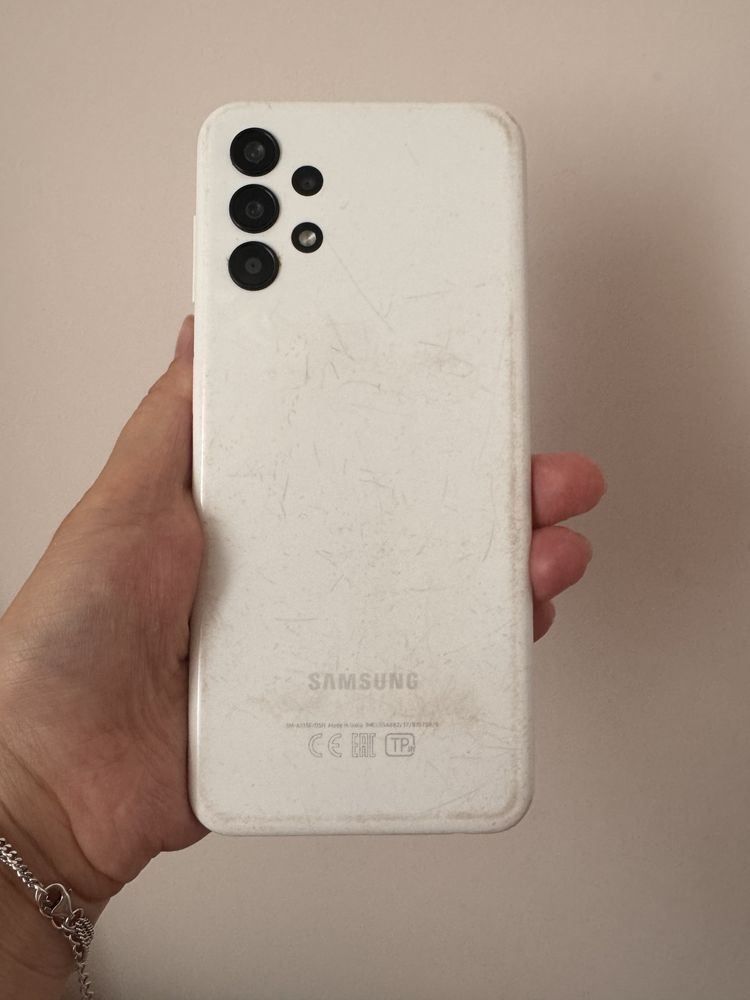 Продам смартфон Samsung Galaxy A13 (білий) телефон