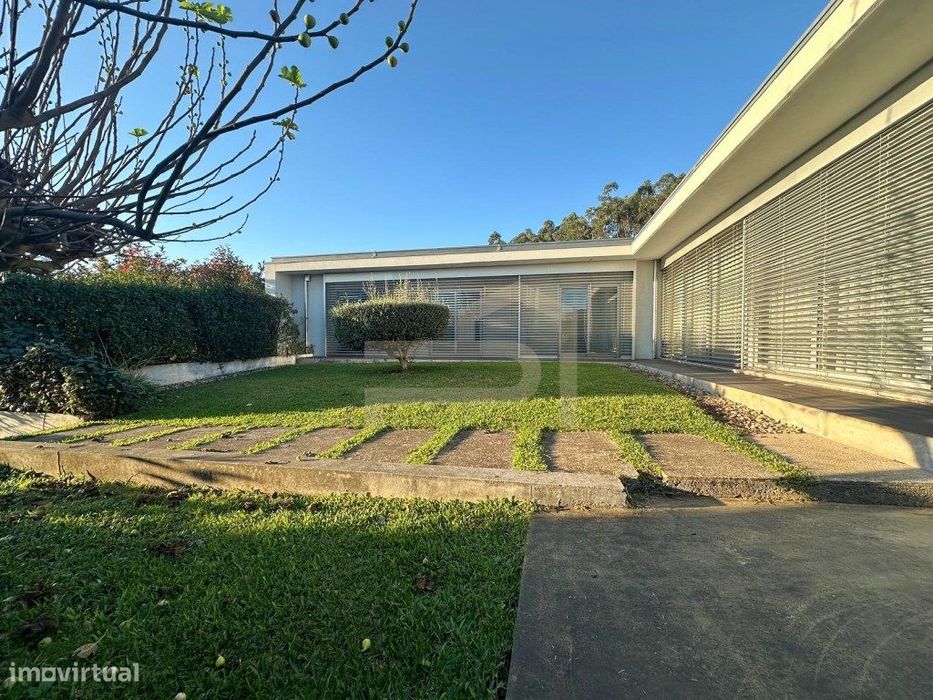 Vende se moradia térrea em Lousado