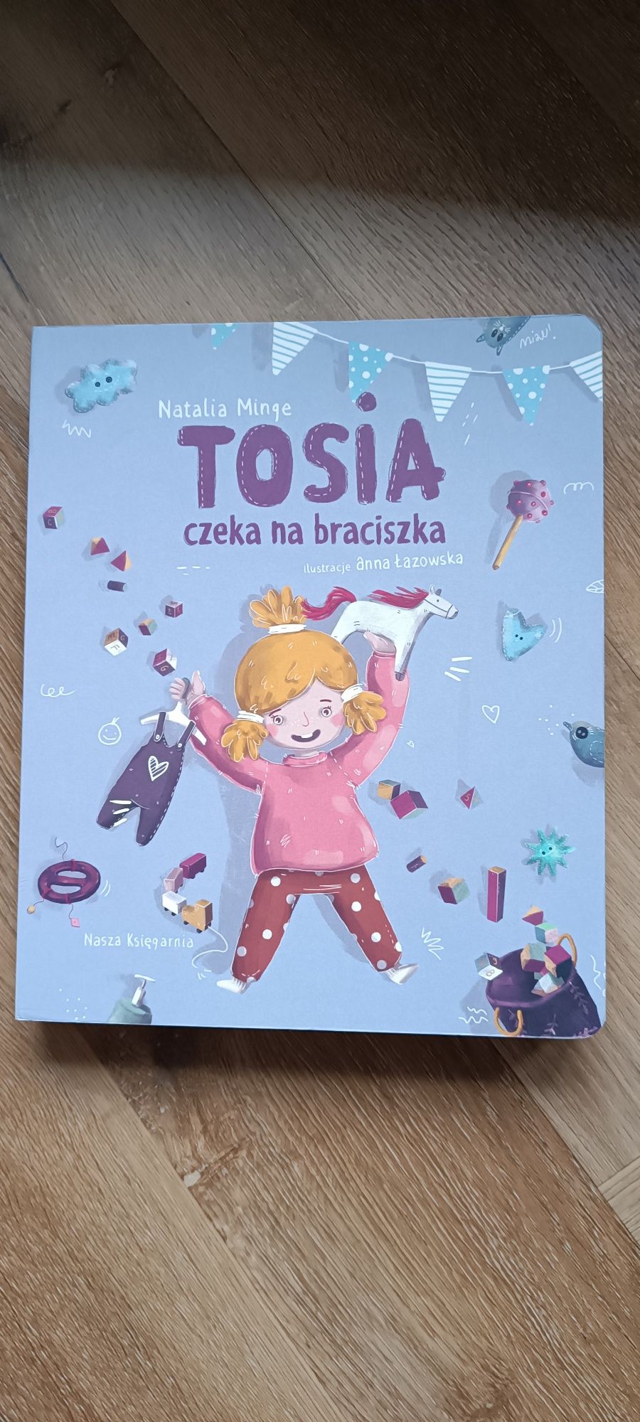 Tosia czeka na braciszka