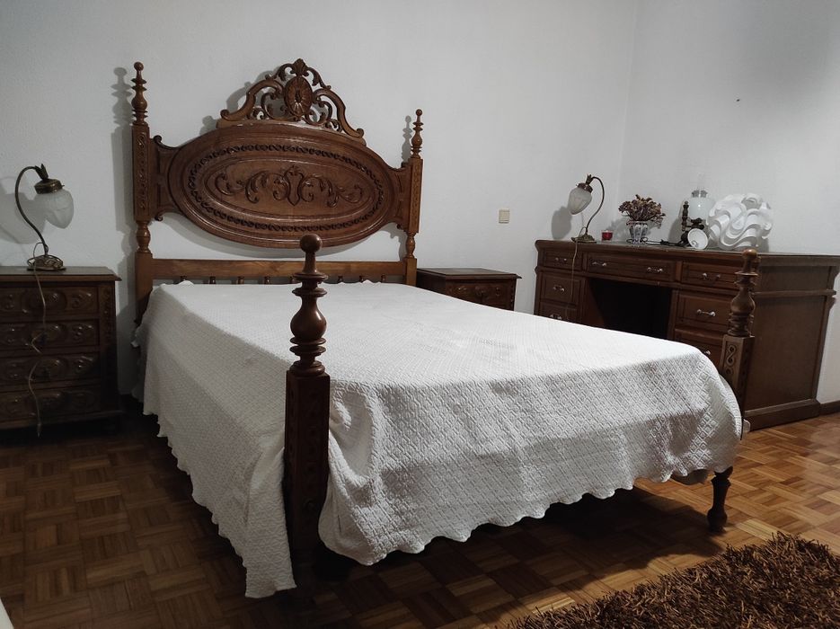 Vendo cama de madeira vintage D. João V