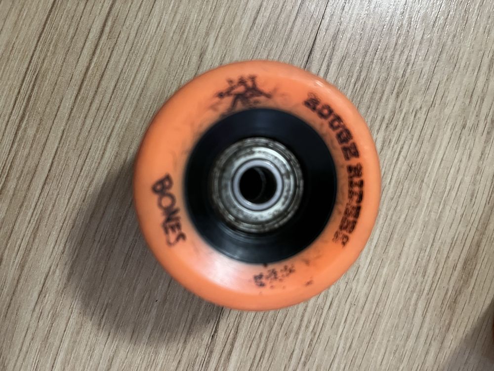 Rodas de skate com rolamentos incluidos