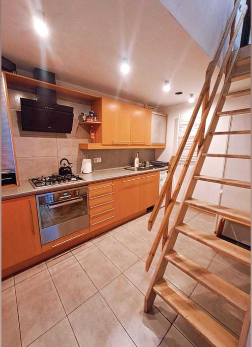 Niezależny dom  kwatery noclegi dla firm plac na sprzęt parking 7 osób