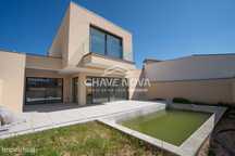 Moradia T3 de Luxo c/ Piscina em S. Félix da Marinha (a 400m da Praia)