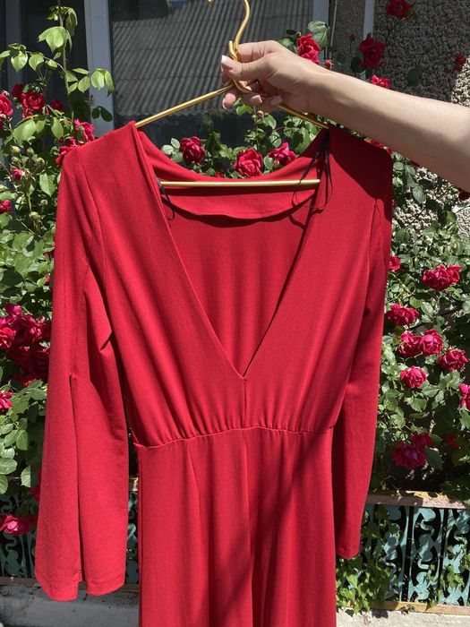 Комбінезон з відкритою спиною