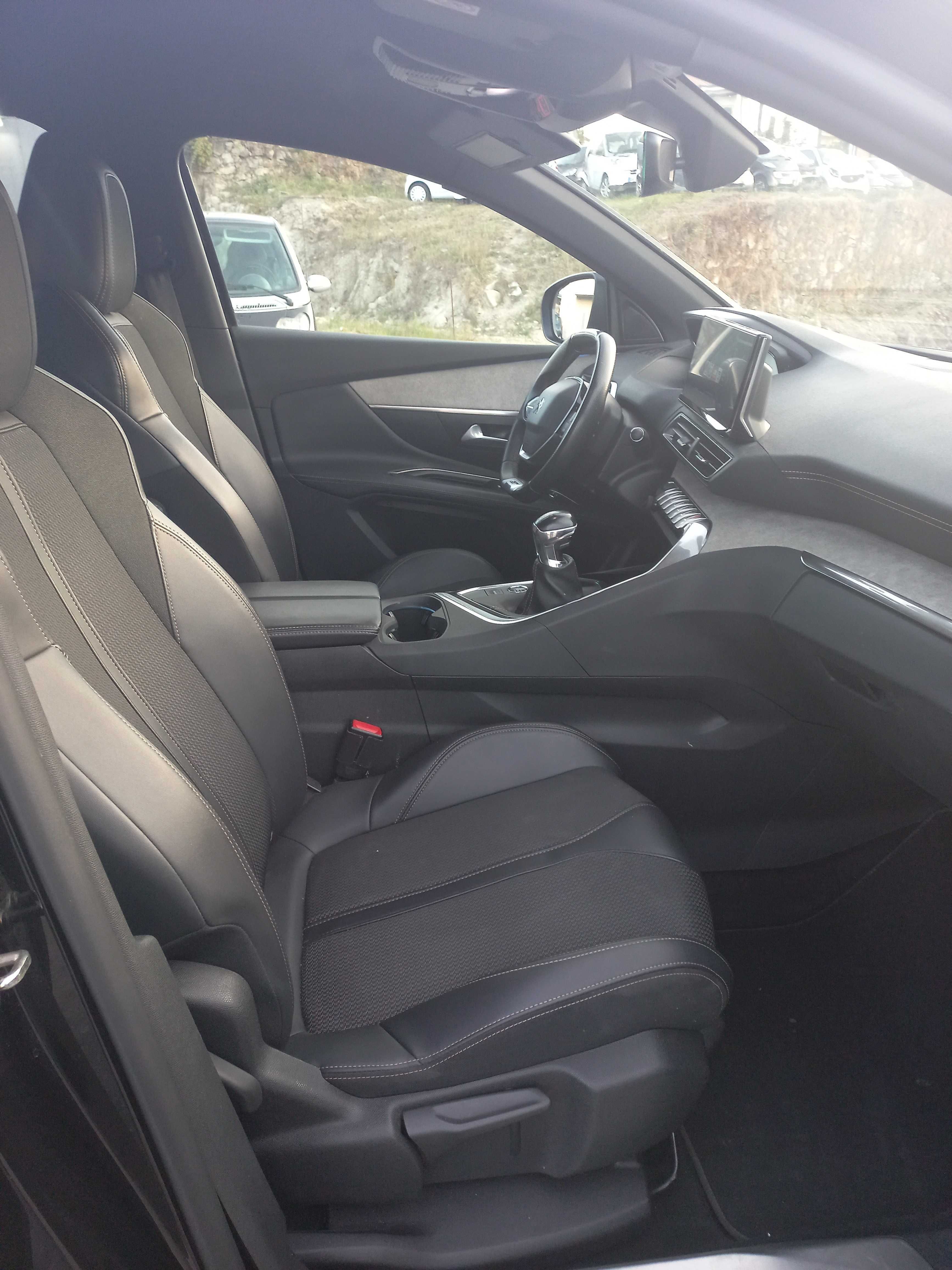 Peugeot 3008 1.2 130 CV GT com todos os extras.