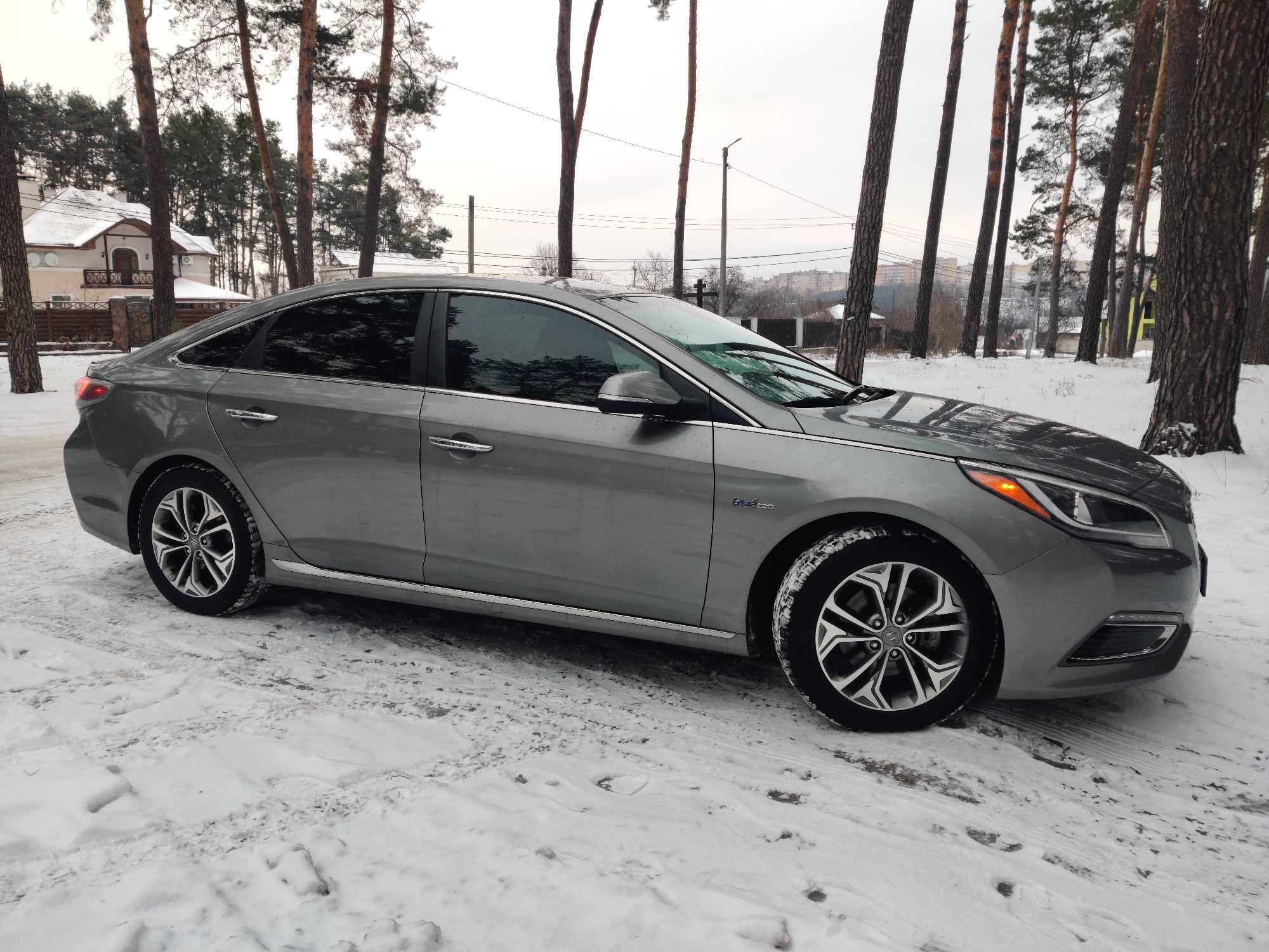 Hyundai sonata hybrid plugin