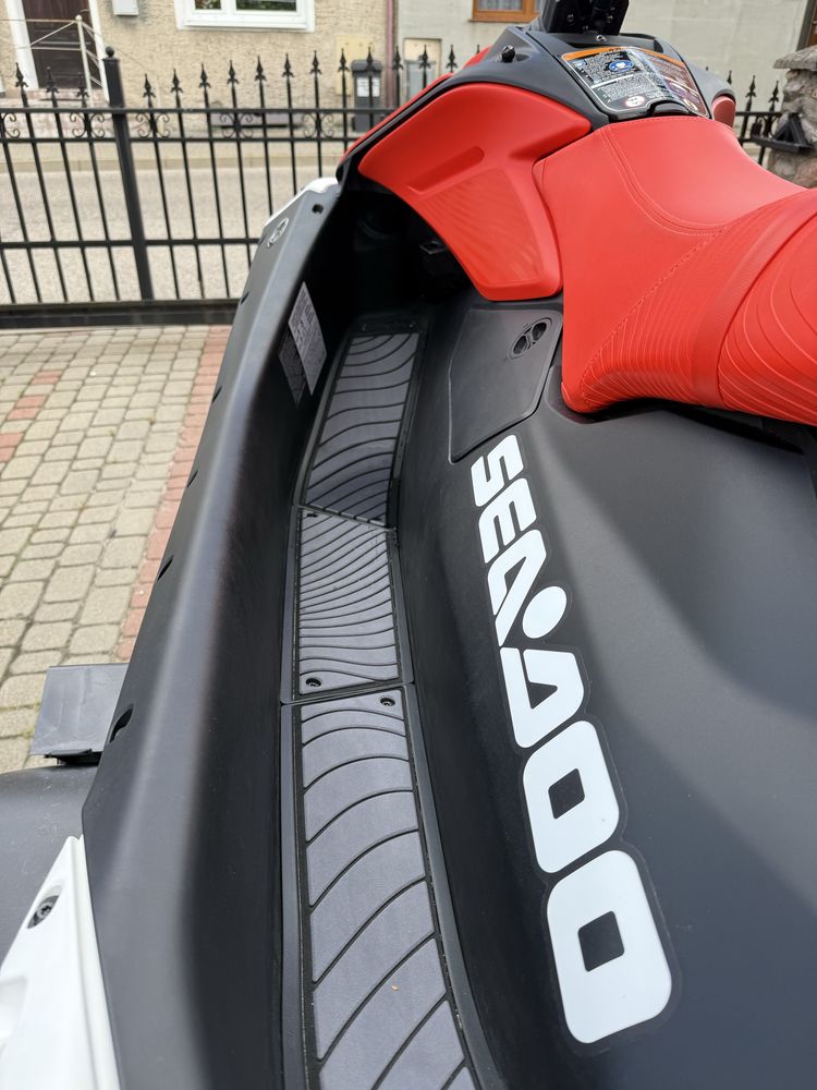 Skuter wodny Sea Doo Spark Trixx 3up 2024 22mth