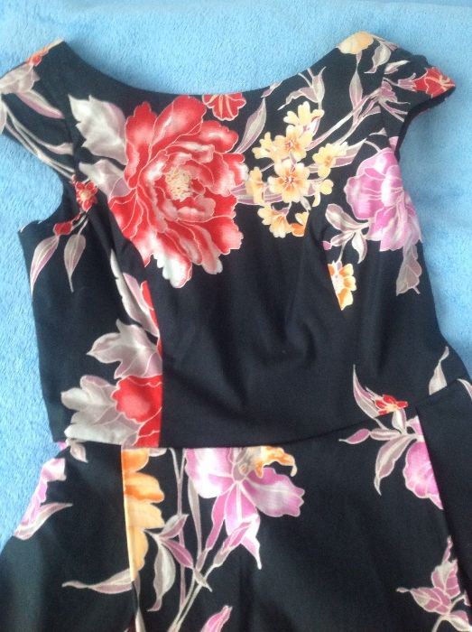 Sukienka rozkloszowana w stylu pin-up w kwiaty rozm. 36