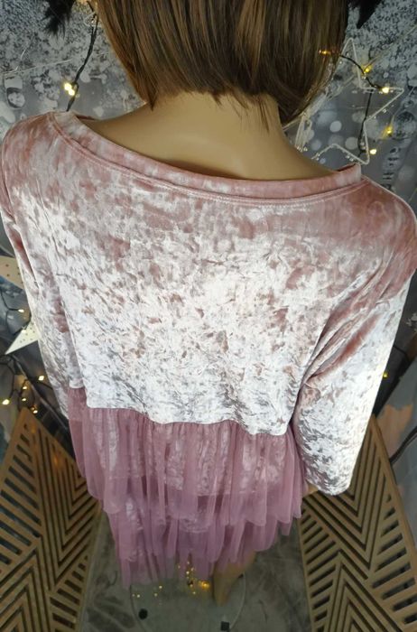 Sukienka damska z falbanami pudrowy róż, Myzem 48