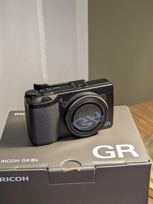 Câmara fotográfica Ricoh GR IIIx – 5500 disparos apenas