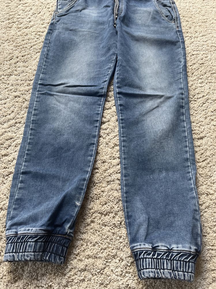 Spodnie joggery 34