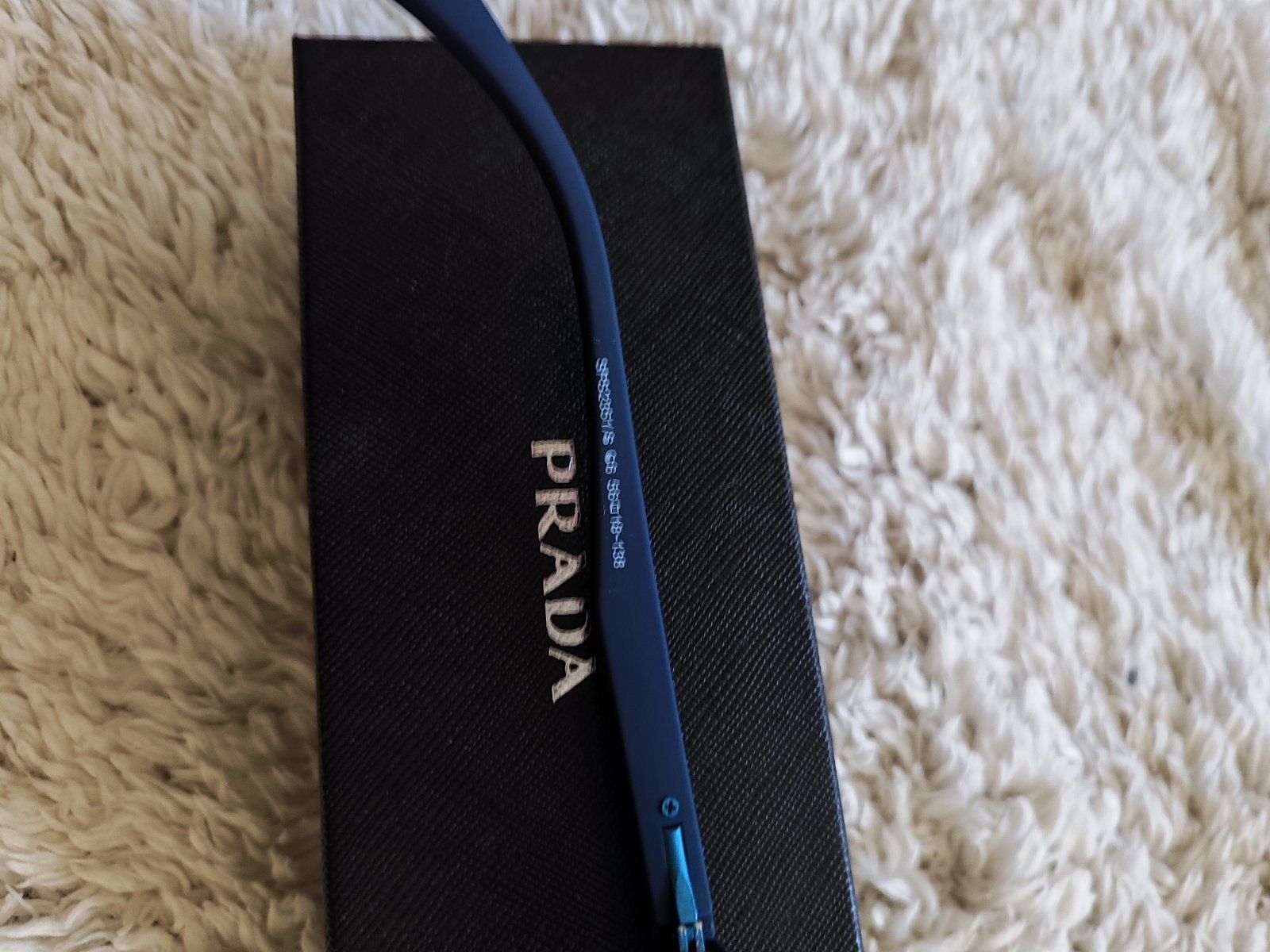 Prada темно -сині окуляри