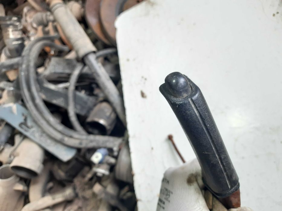 Ручка ричаг ручнік кнопка стоячного тормоза Опель Омега Б 2.0 бензин