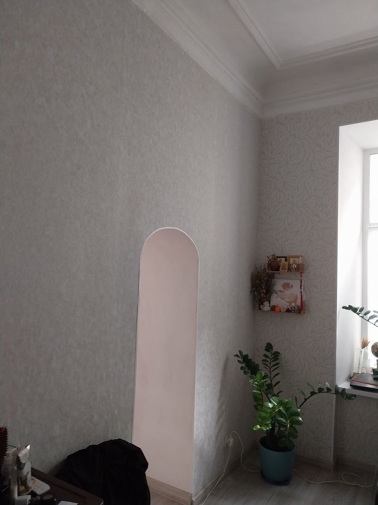 Продам комуну в центре.