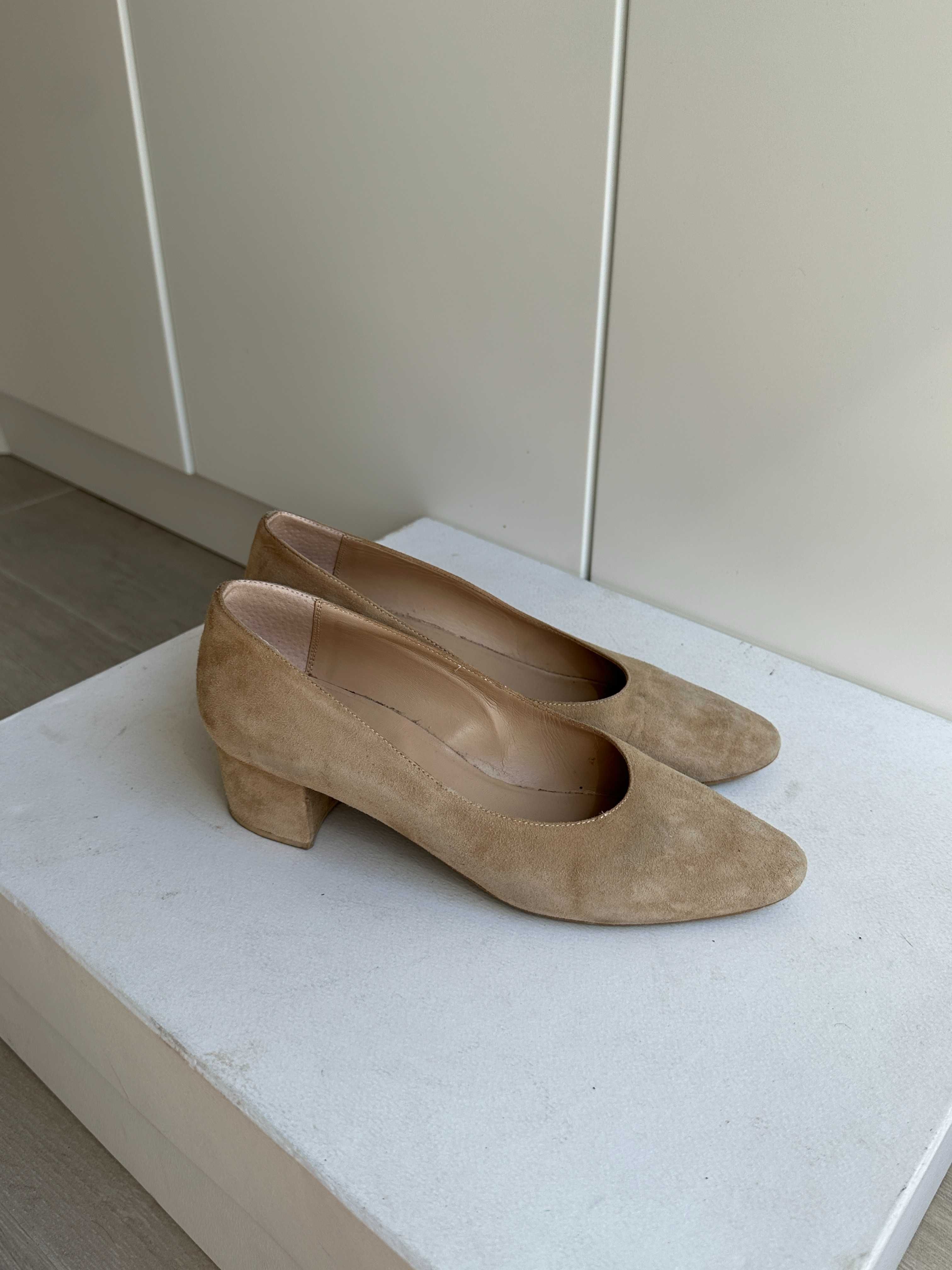 Замшеві бежеві туфлі Kachorovska, 38 розмір