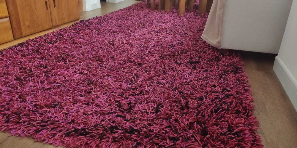 2 Carpetes de pelo alto fucsia e preto 200x140