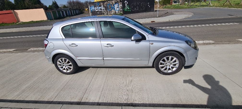 Opel astra H 1.8 benzyna