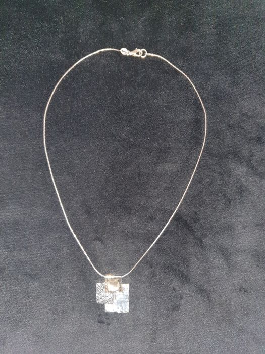 Продам очень красивое серебряное ожерелье