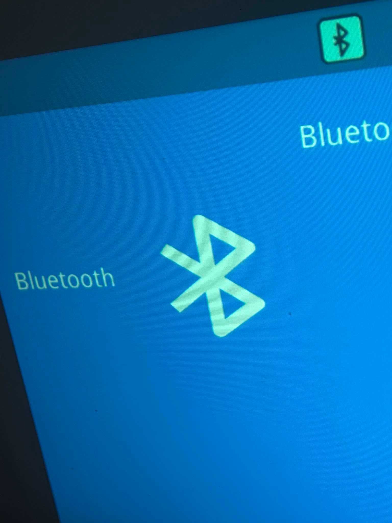 Projektor lcd Akatuo HI-04 biały KROPKA NA EKRANIE !
