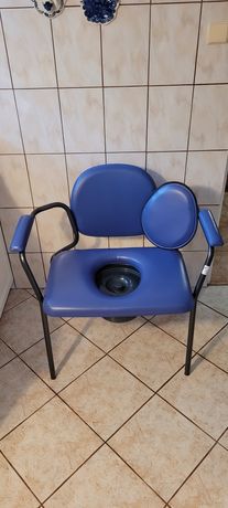 Fotel toaletowy dla osób otyłych.