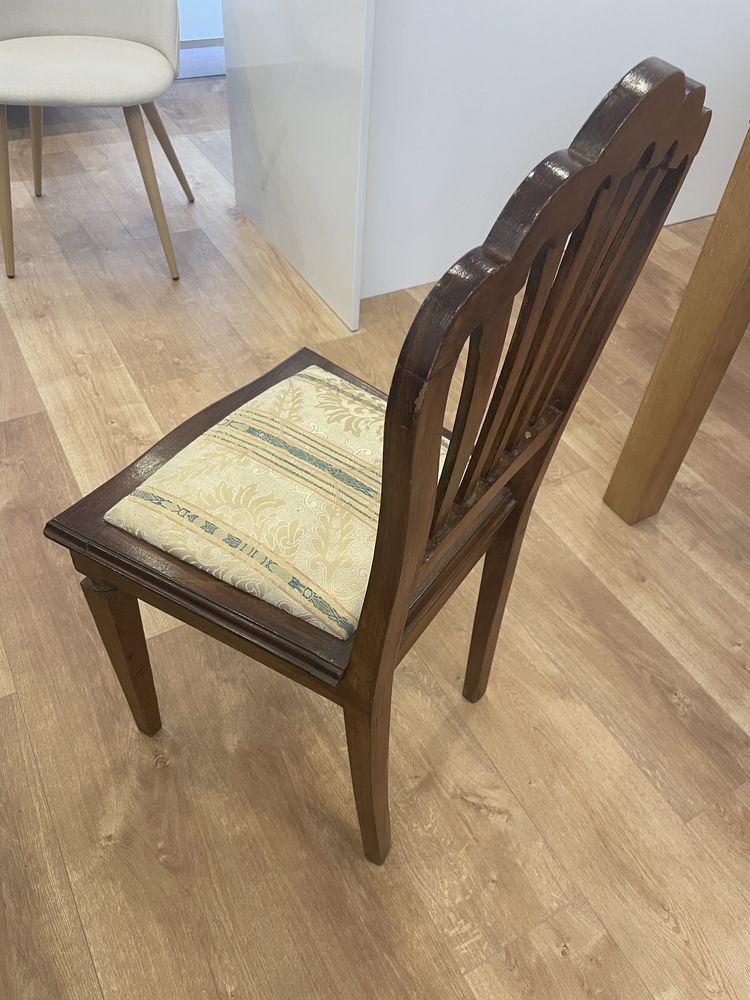 Cadeira de madeira maciça