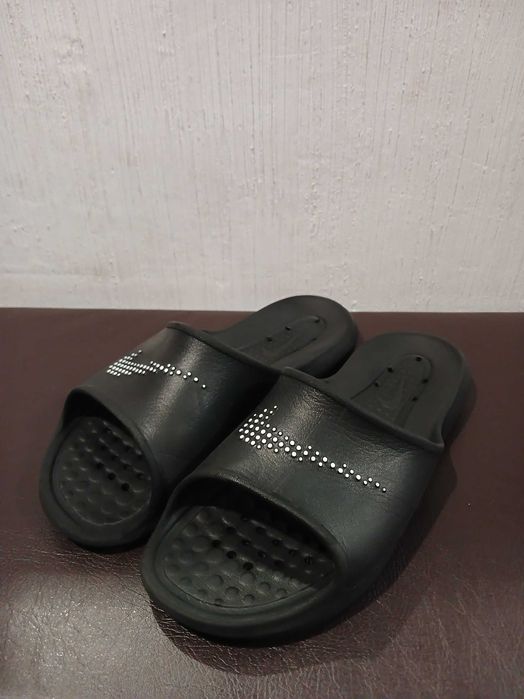 Чоловічі тапочки NIKE VICTORI ONE SHOWER SLIDE 42,5 EU 41,5 UA 27 см