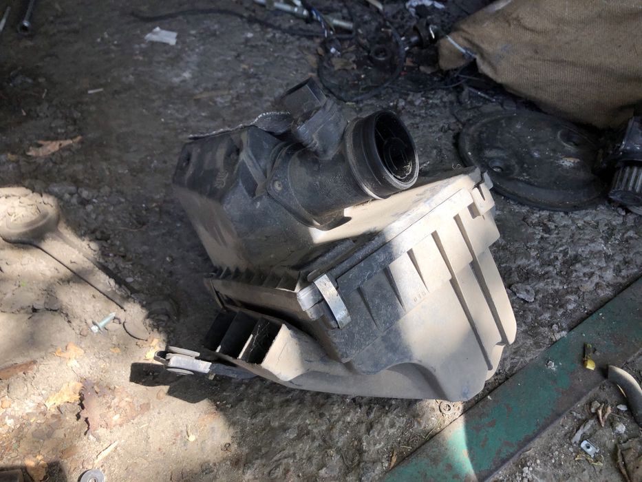 Корпус воздушного фильтра ДМРВ пасат шкода 1.9 дизель насос форсунка