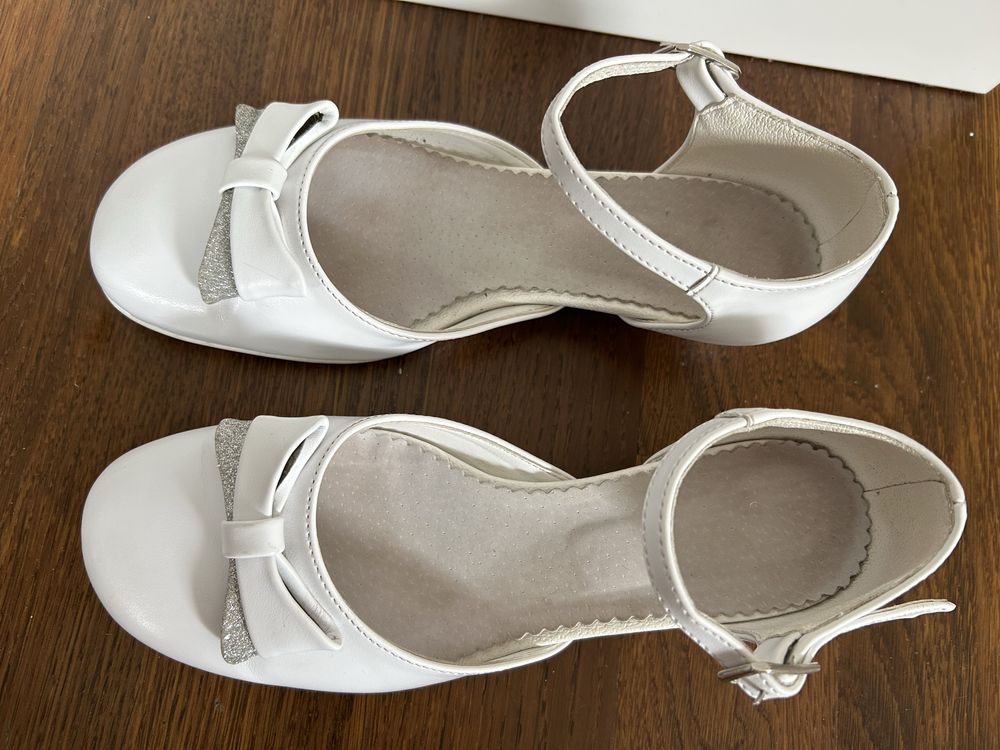 Buty komunijne, białe z kokardką, r. 33, wkładka 21,5