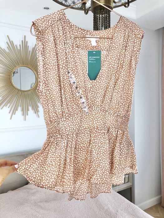 H&M bluzka falbana falbanka top beżowy dots cielisty białe plamki S