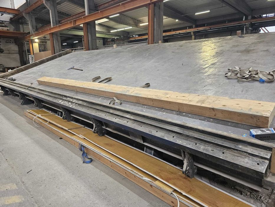 Stoły uchylne hydrauliczne z wibratorami do prefabrykatów