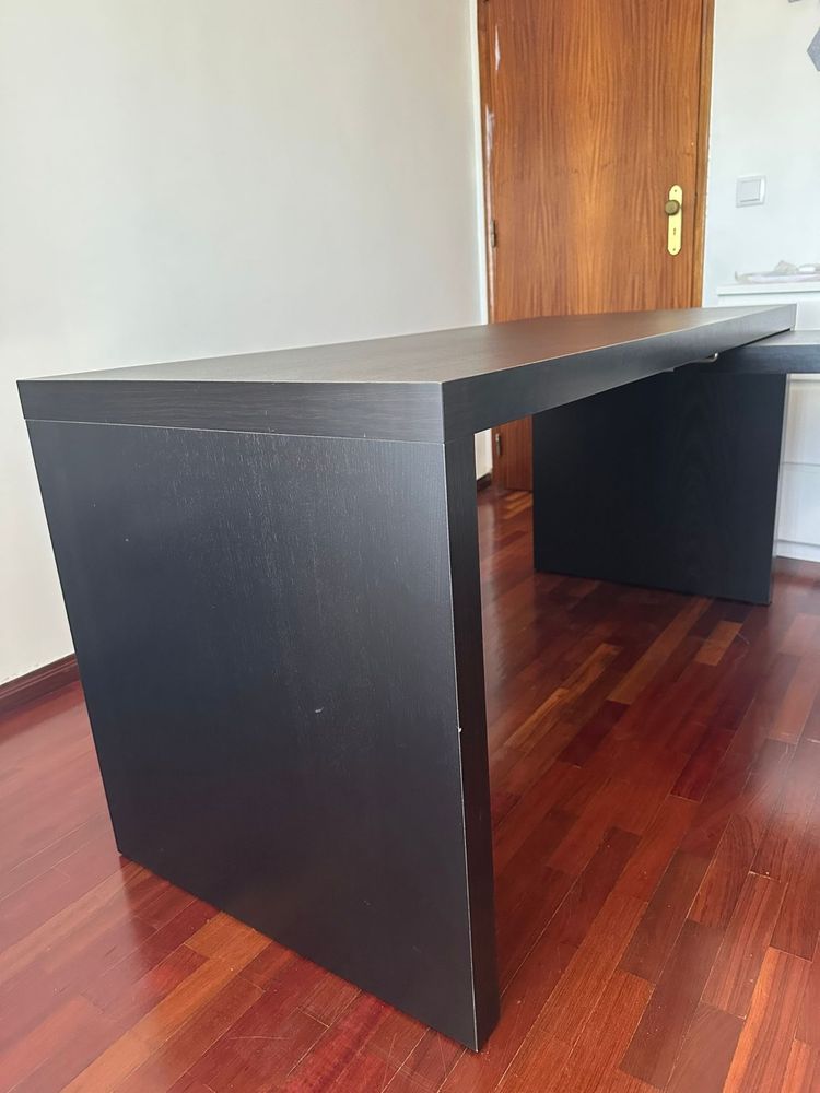 Secretaria de escritorio na cor preta
