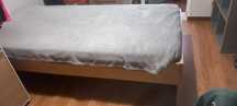 Cama solteiro beje com arrumação