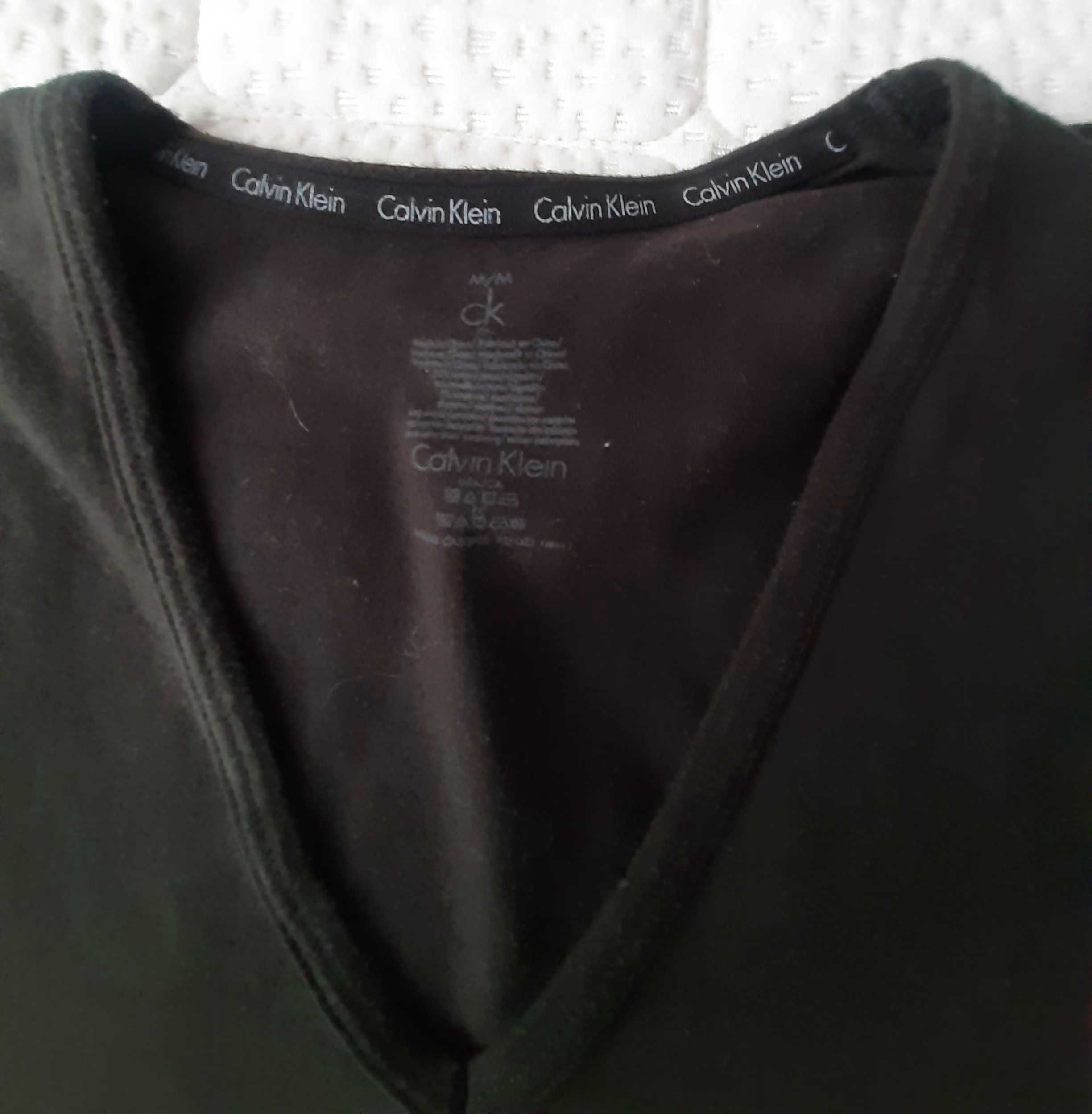 T-shirt Calvin Klein. M