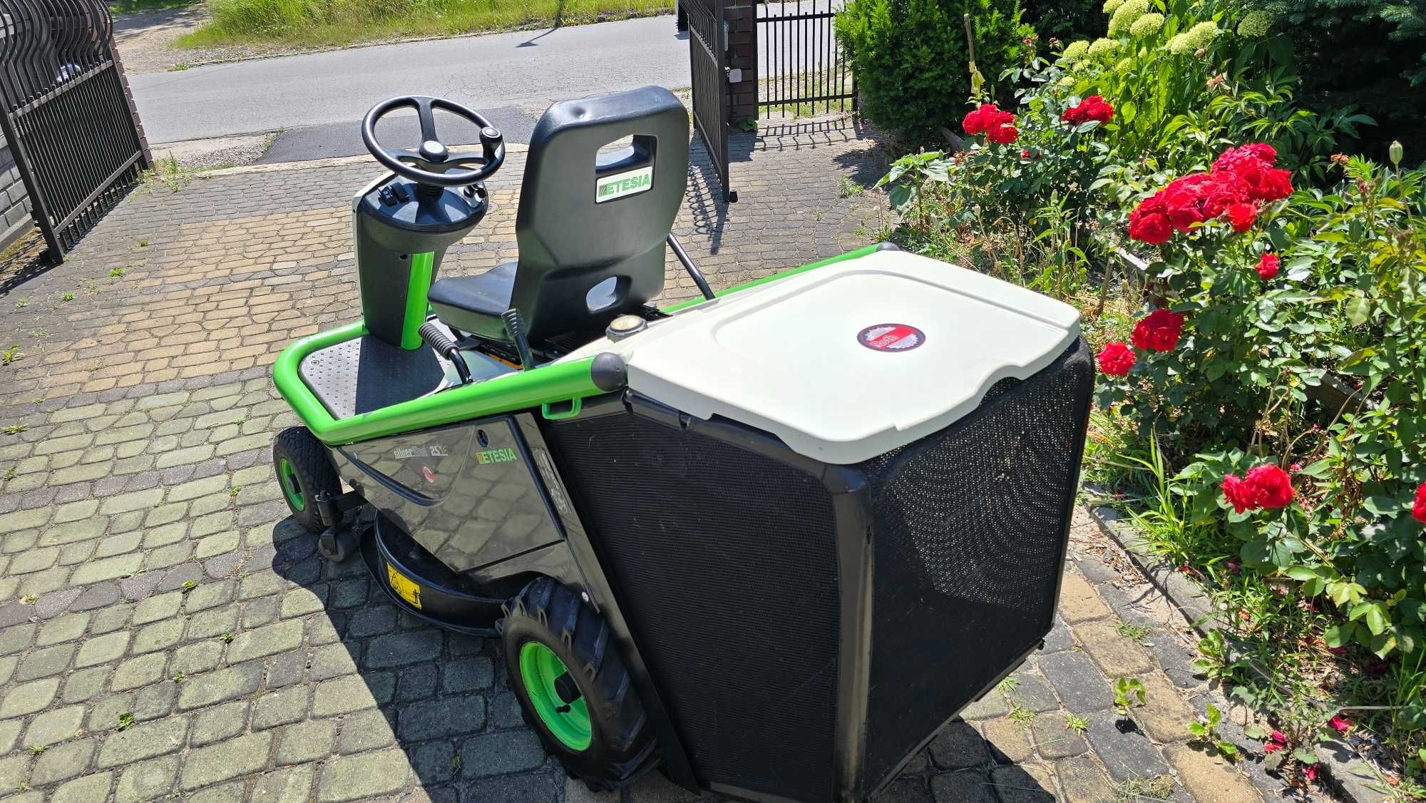 Traktor Etesia Bahia MBHE2 boki w karbonie