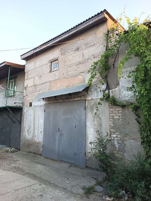 Гараж каменный,двухэтажный