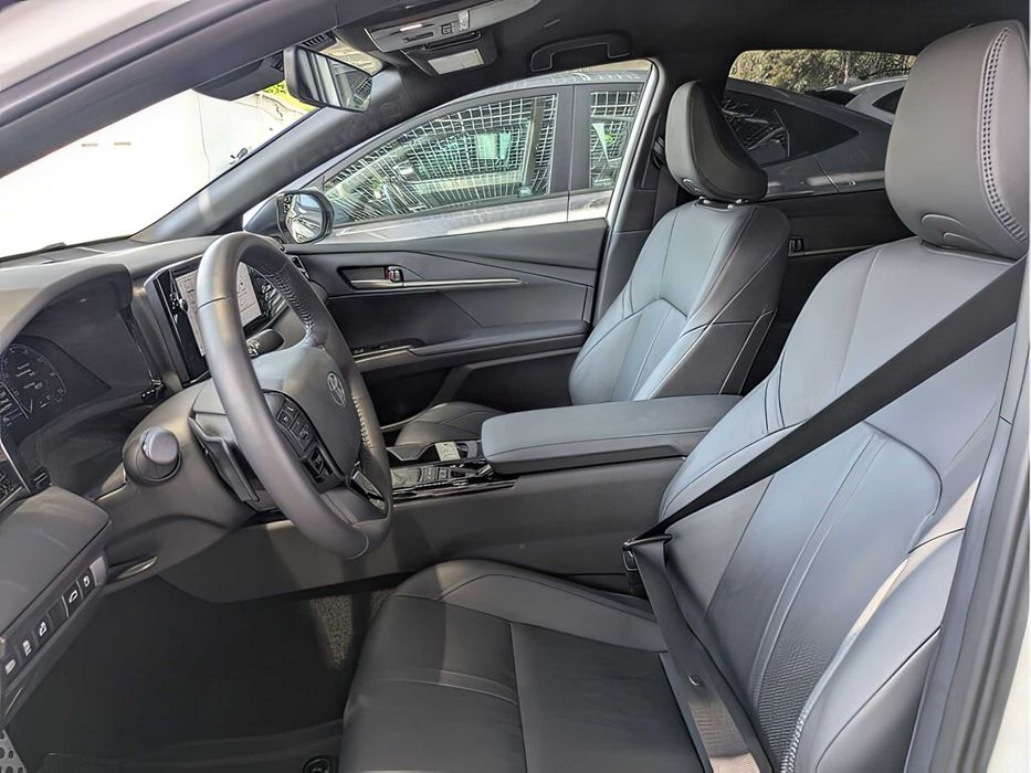 Toyota Camry      2025