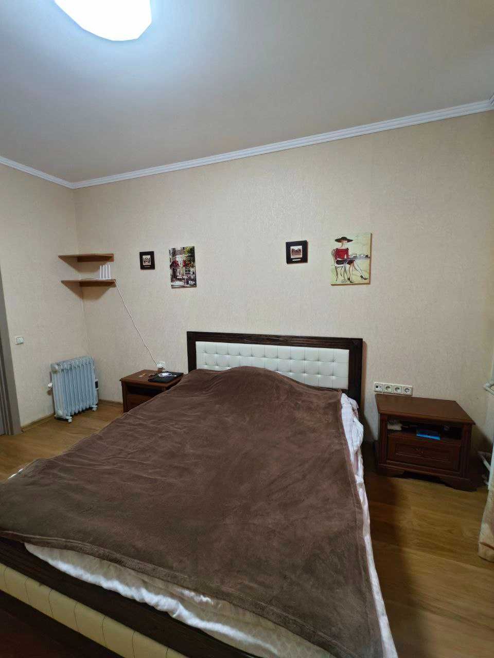 Продам велику 2 кімнатну кв-ру на вул. Марсельська !