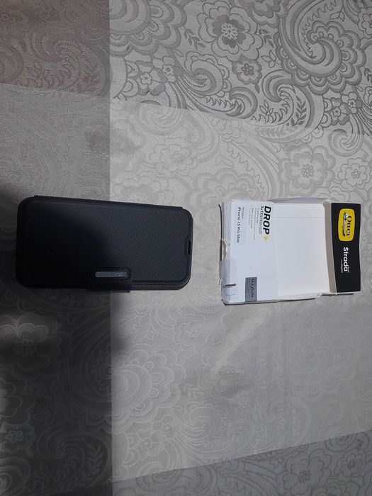 OtterBox Strada MagSafe iPhone 15 Pro Shadow - czarny
