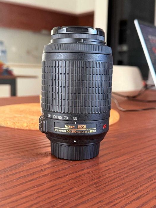 Nikon D3300 + Objetiva 18-55mm + Objetiva 55-200mm + Bolsa